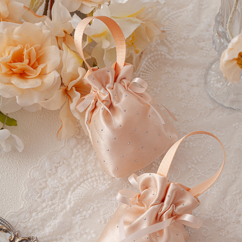 Wedding Supply Wholesale - 50 個のウェディングギフトバッグハンドル付きサテン高度なキャンディーボックス包装袋パーティー記念品卸売